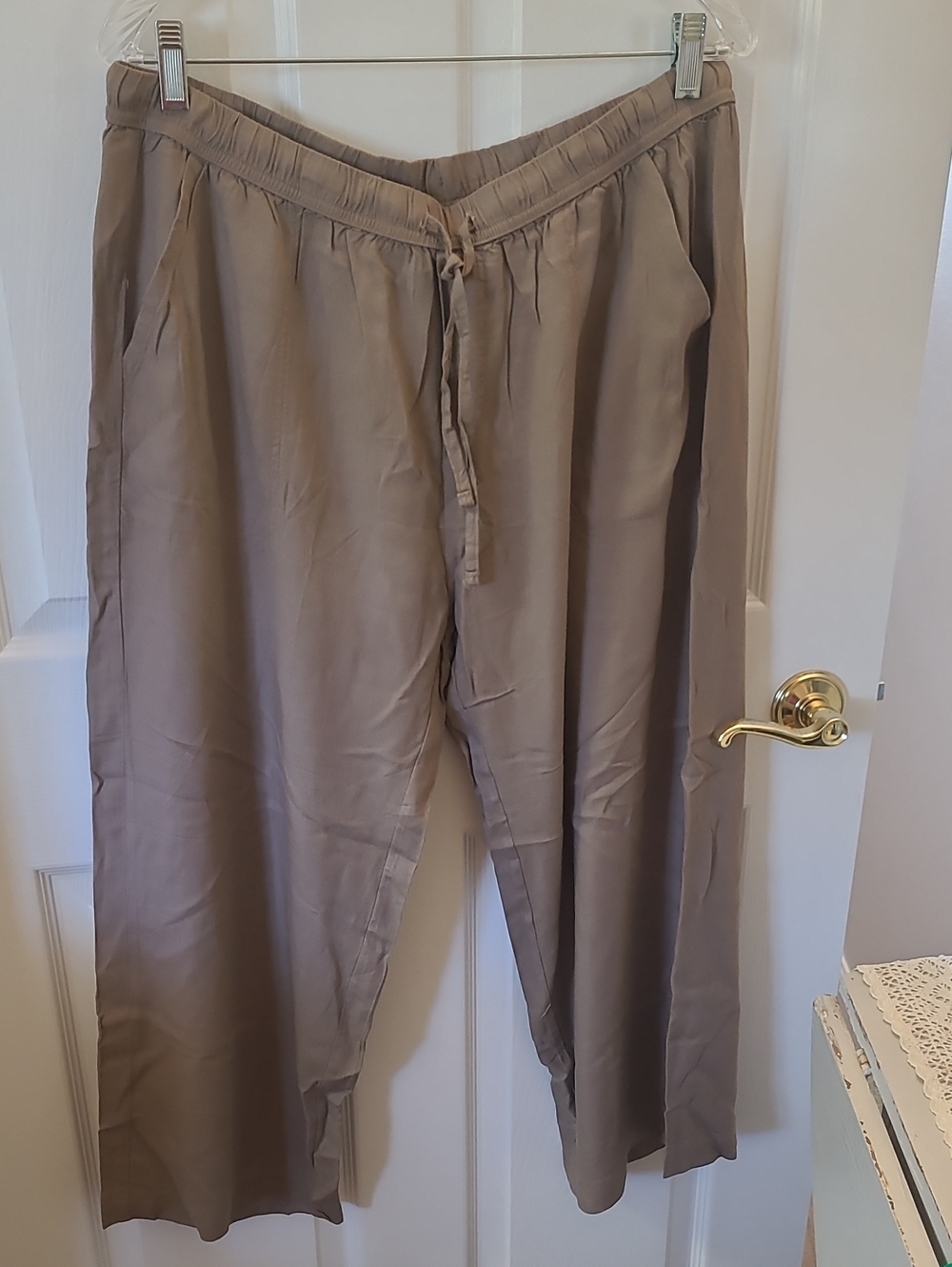 NWT. Splendid Taupe Drawstring Wide-Leg Pants. Size XL. Bin 7